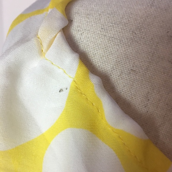 🏆 Yellow polkadot blouse - Picture 2 of 6